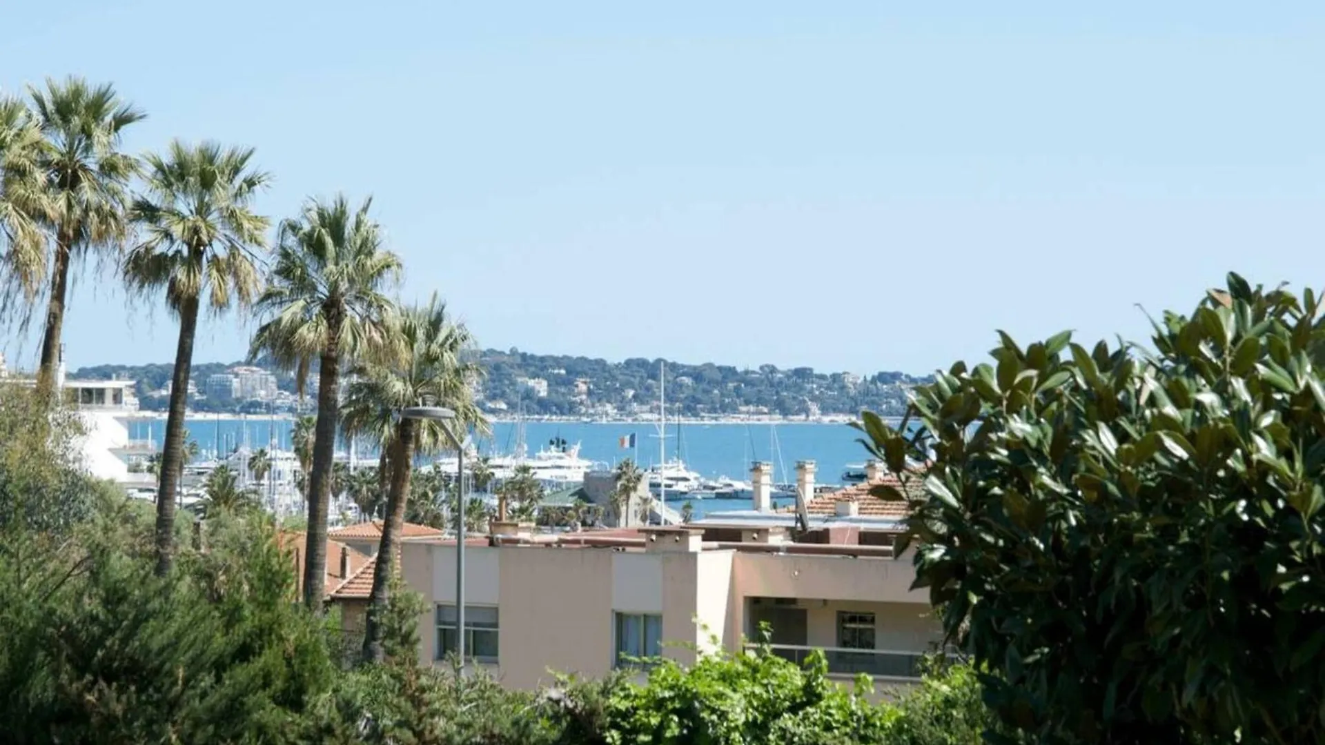 Sea View In Golfe-Juan Near Cannes Beach Vallauris