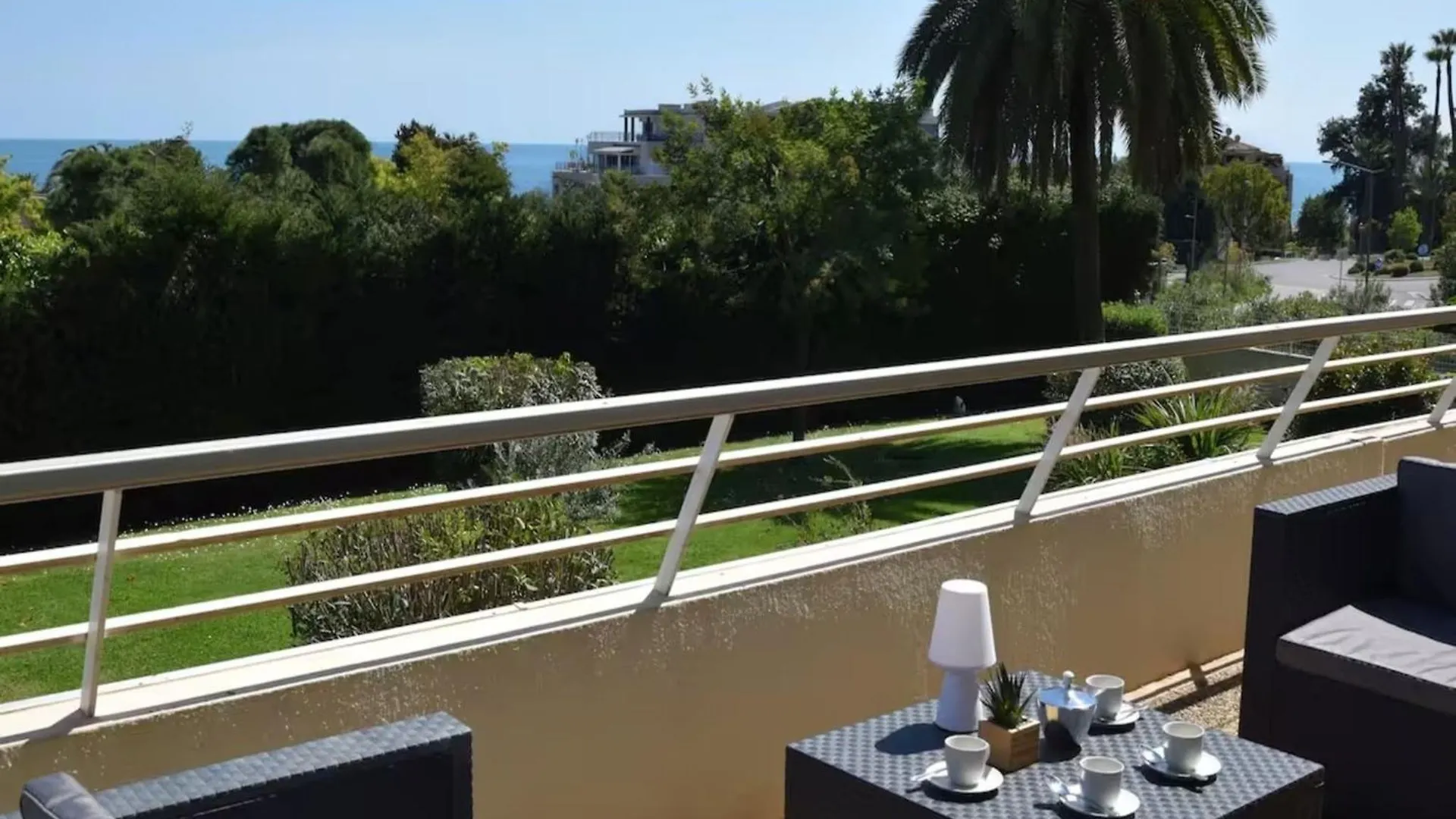 Sea View In Golfe-Juan Near Cannes Beach Vallauris