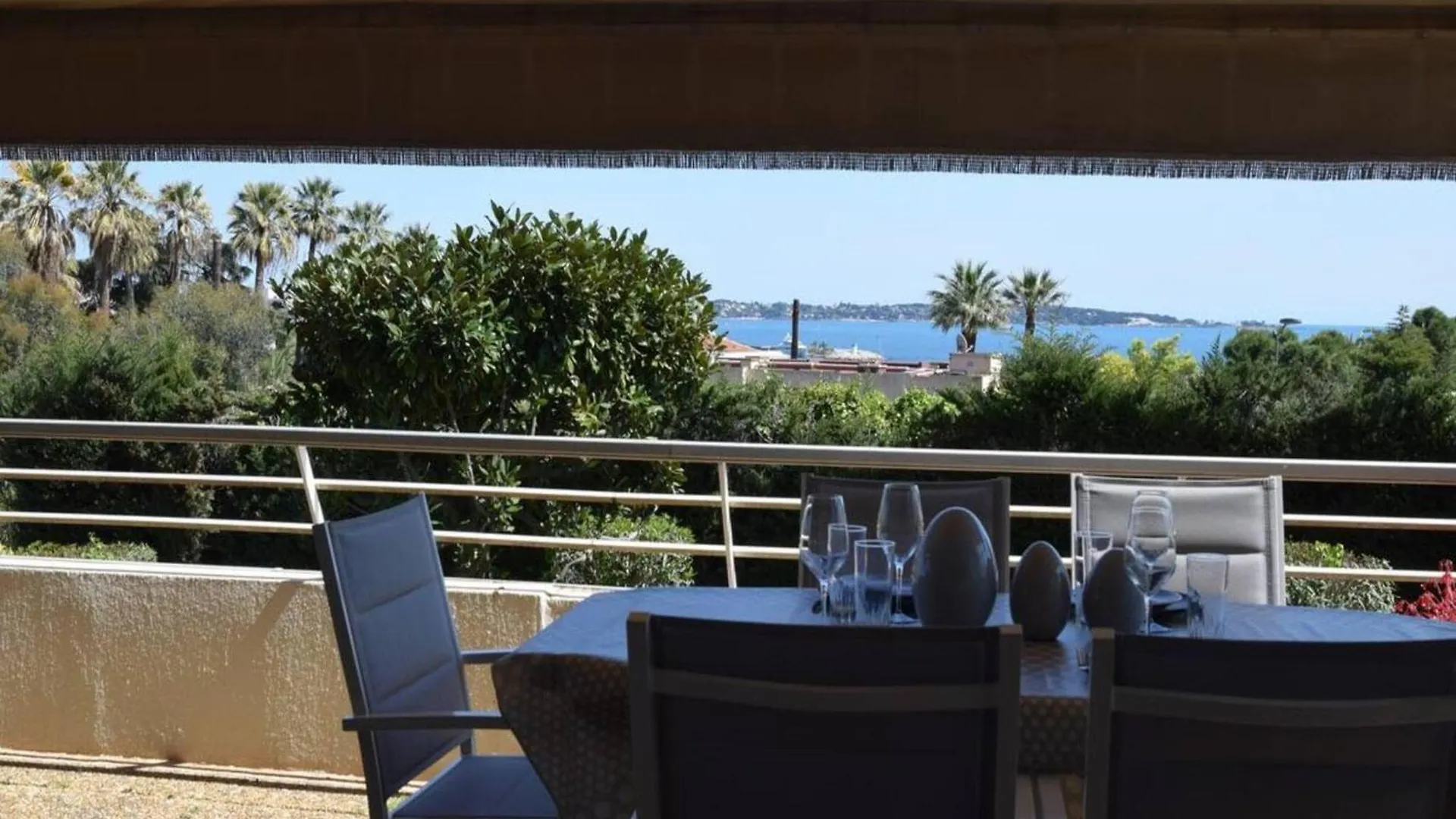 Sea View In Golfe-Juan Near Cannes Beach Vallauris France