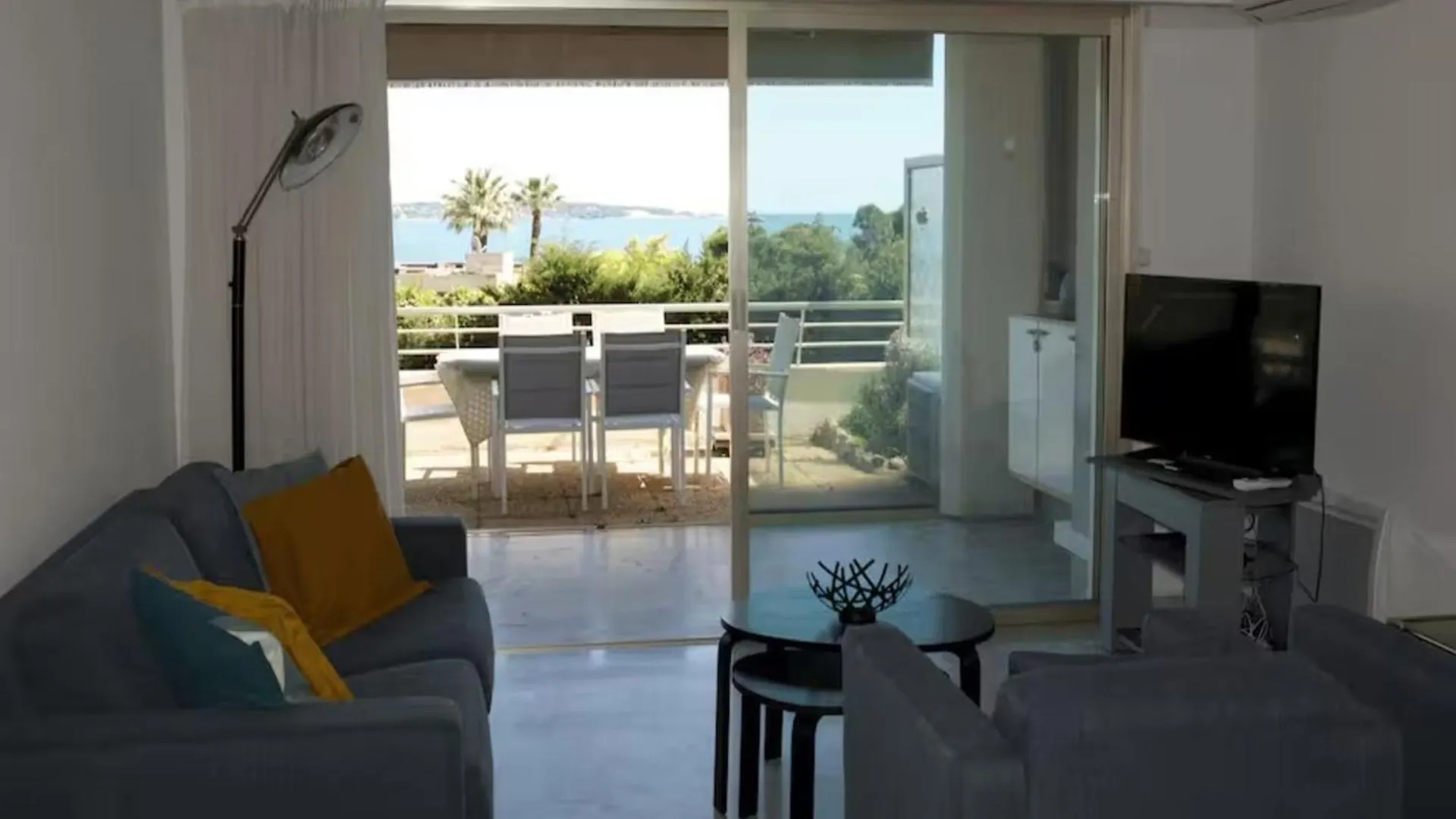 Sea View In Golfe-Juan Near Cannes Beach Vallauris