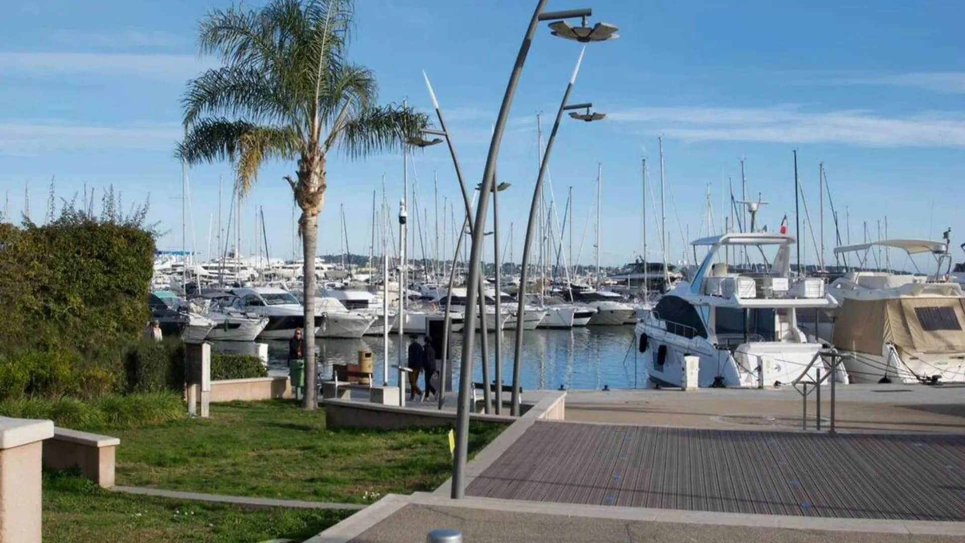 Sea View In Golfe-Juan Near Cannes Beach Vallauris